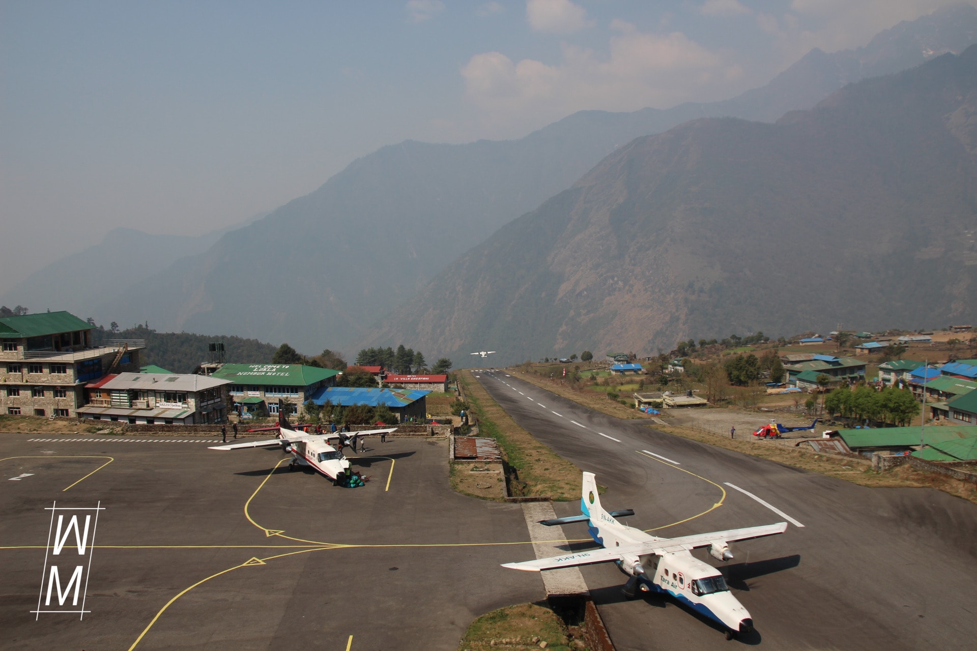Start und Landebahn Flughafen Lukla.